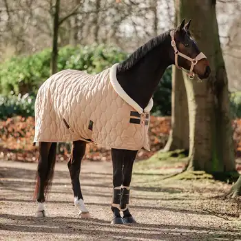 Showdeken velvet mokka Borduren by Kirsty