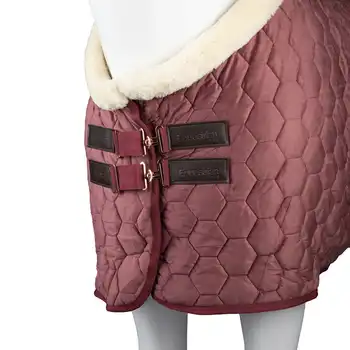 Showdeken velvet deep ruby Borduren by Kirsty